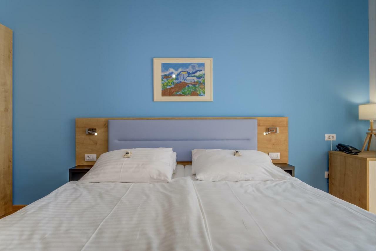 Hotel Manora เนเรซีน ภายนอก รูปภาพ